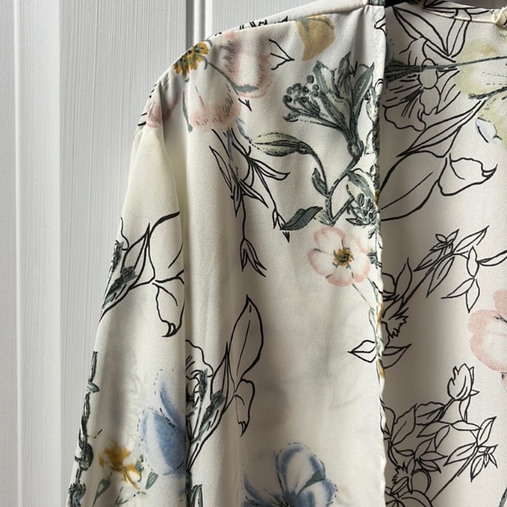 Betsy’s Boutique Floral Print Women's Kimono - Picture 2 of 8